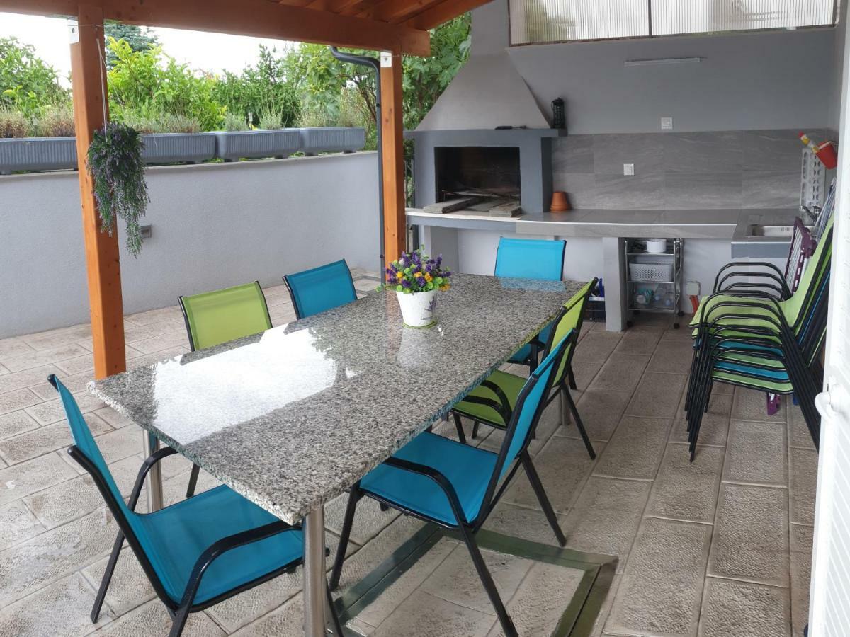 Villa Freya - Vacation House Слатине Экстерьер фото